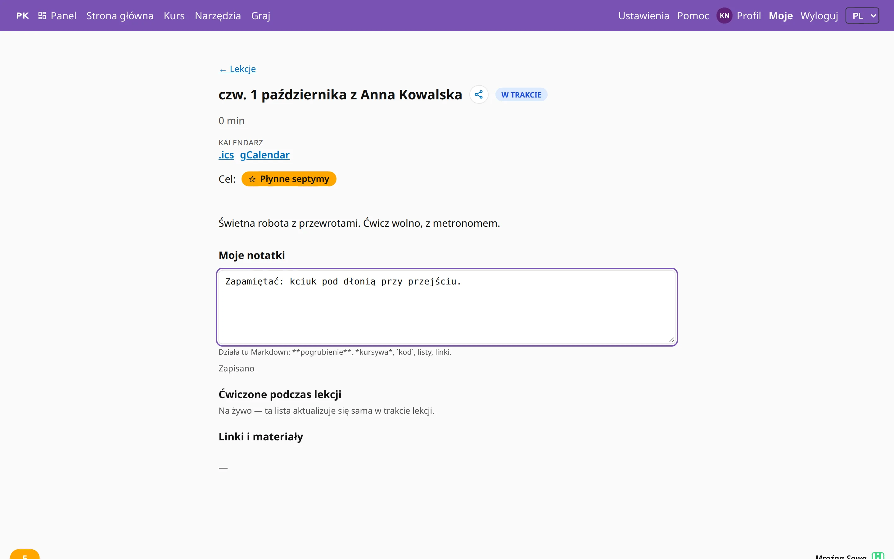 Lekcja widziana przez ucznia: notatki nauczyciela, a pod nimi własne pole na notatki.